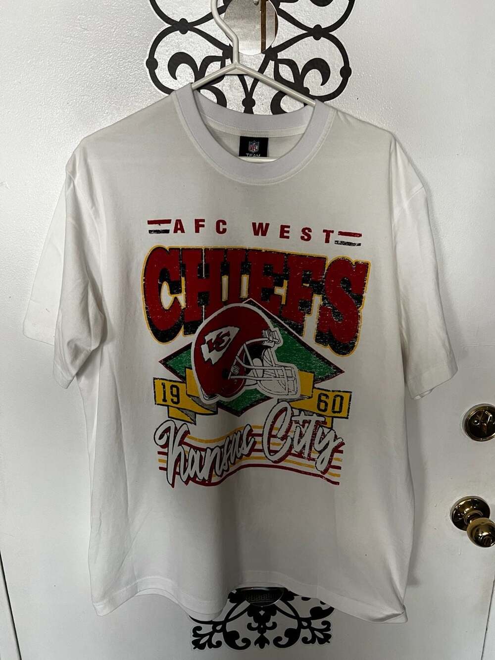 New Era NFL Team Apparel Kansas City Chiefs AFC West Graphic T-Shirt White Size
